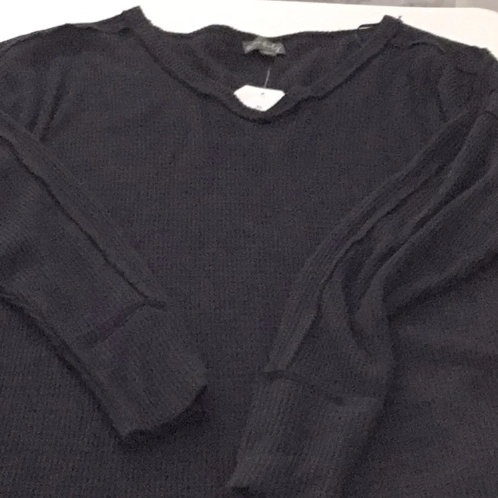 Belk Wonderly, Woman’s Black V-Neck Waffle Knit Long Sleeve Relaxed Fit Tunic. - Picture 3 of 8